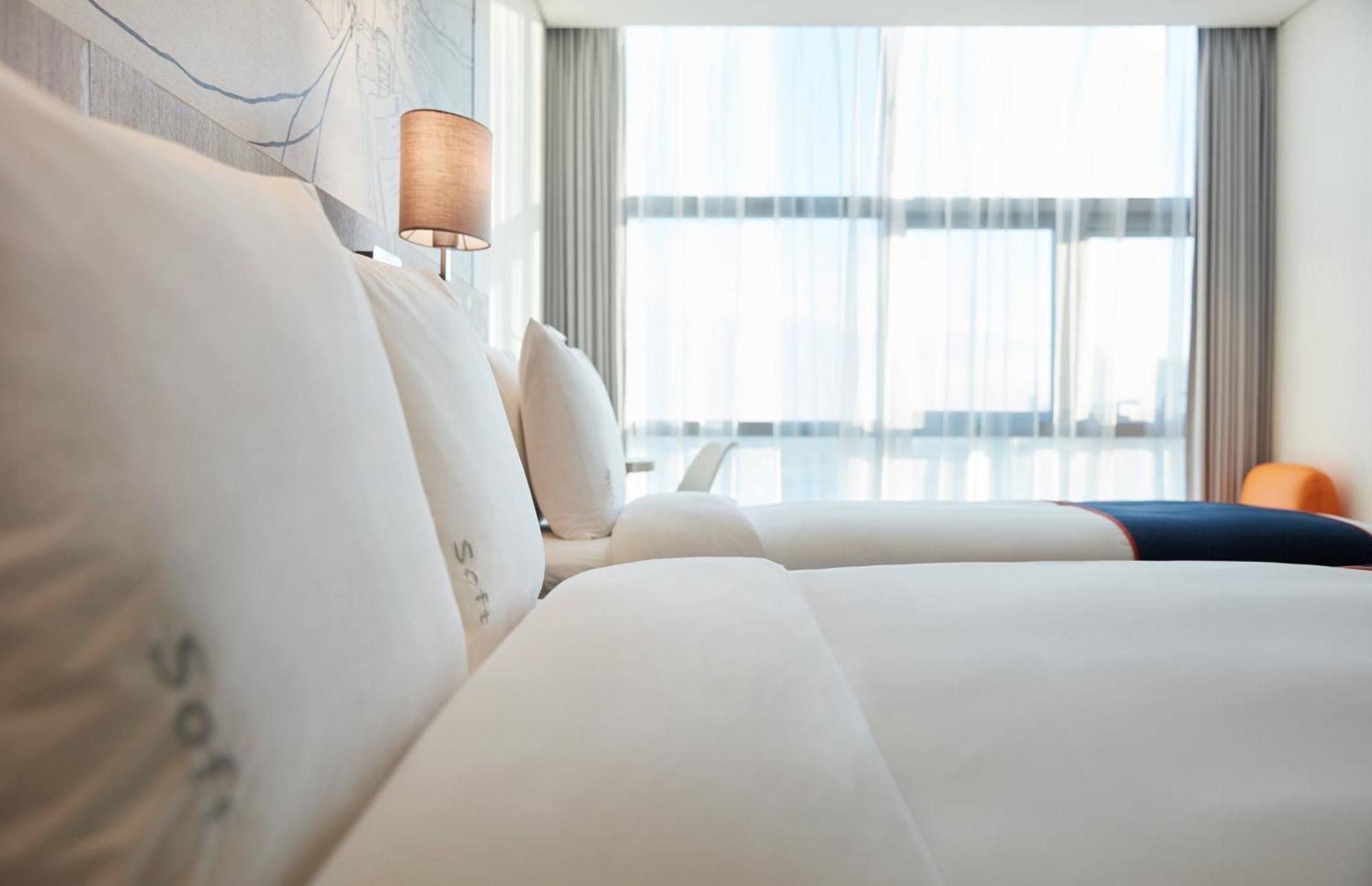 Standard Room with One Queen and One Single Bed - Free Breakfast