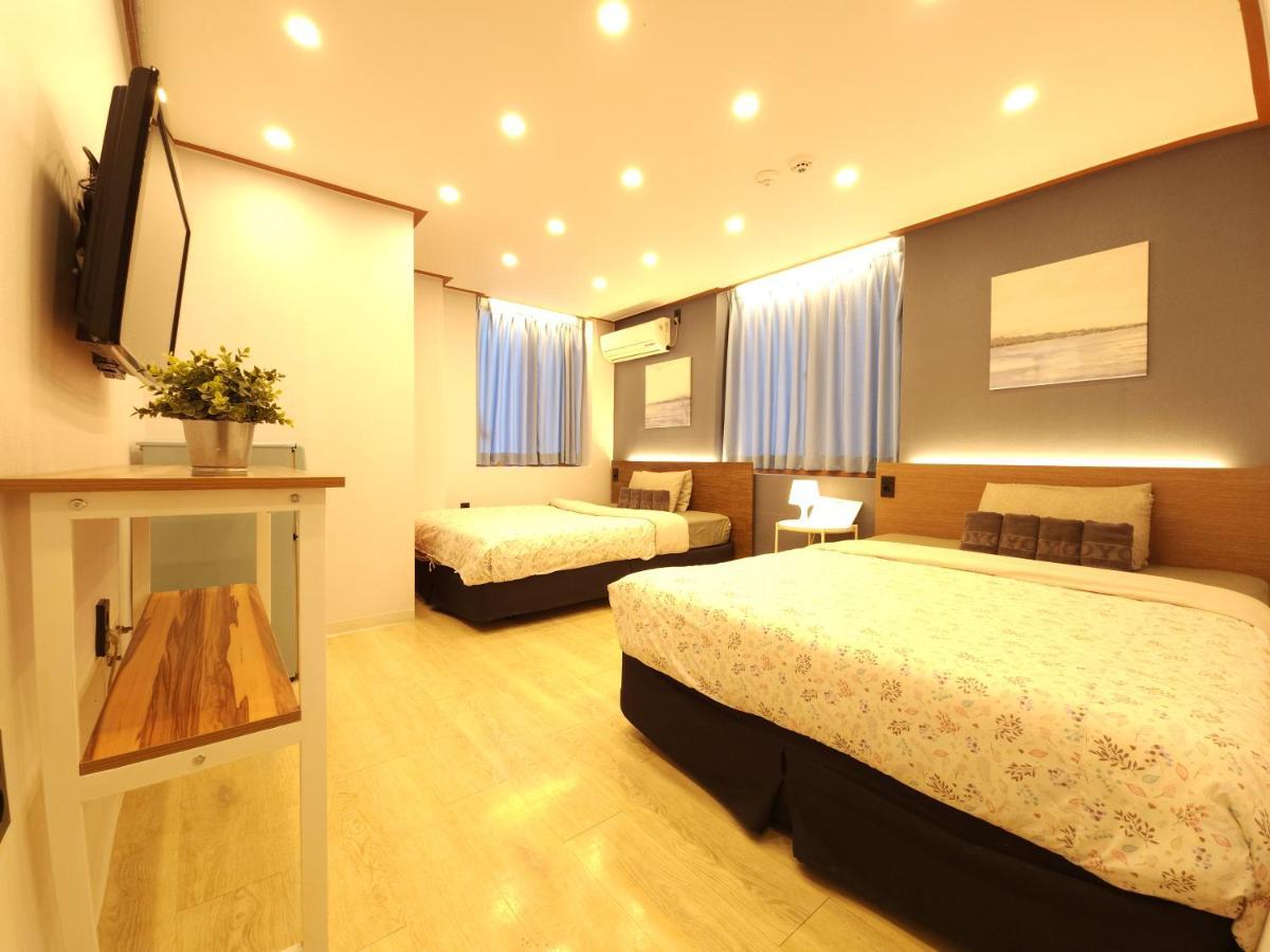 Quadruple Room,1317966289:JPEG
