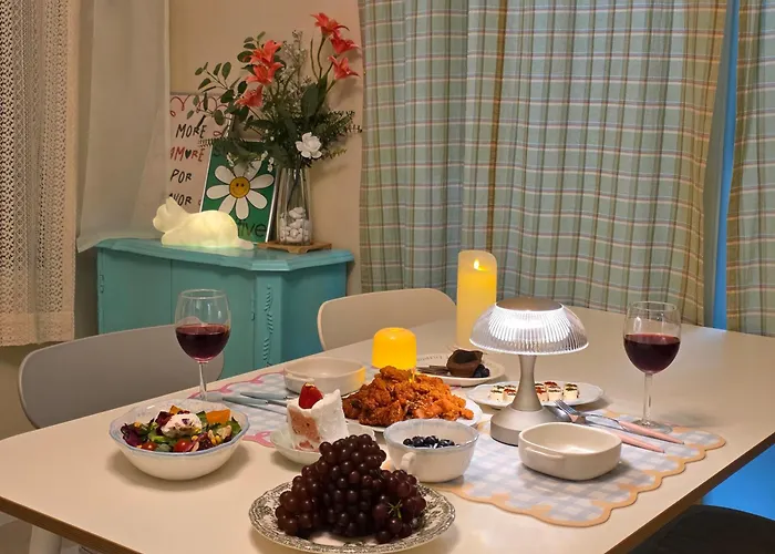 외국인전용 숙소 Sinchon Station Walks 3 Minutes Hongik University Gwanghwamun Seongsu Airport Railroad No Free Gym Storage Slope